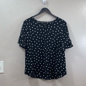 Worthington black and white polka dots ruffle top